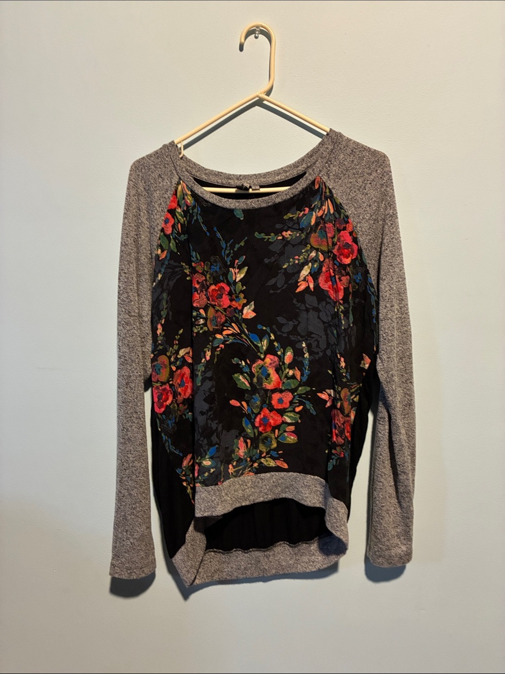 Kut from the Kloth Black Floral Raglan Top with Gray Trim